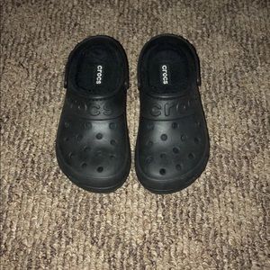 black fuzzy crocs